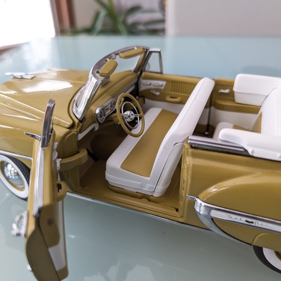 Sun Star 1953 Chevrolet Bel Air Convertible Die Cast Model Car Collectible 1:18 - Picture 7 of 12